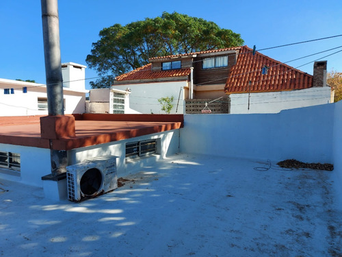 Imagen 10 de 10 de Casa 3 Dormitorios, Con Garaje Para Varios Autos Y Patio Con Parrillero Buceo