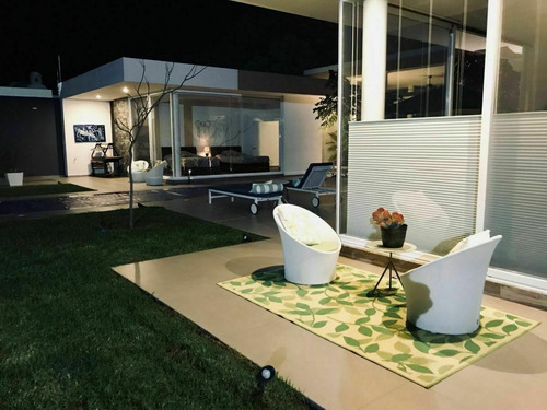 Casa De Ensueño En Venta En Villas Del Mesón