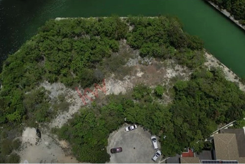 Terreno Unifamiliar En Venta A Pie De Canal Caleta Xcaret Dentro Del Desarrollo Turistico Puerto...