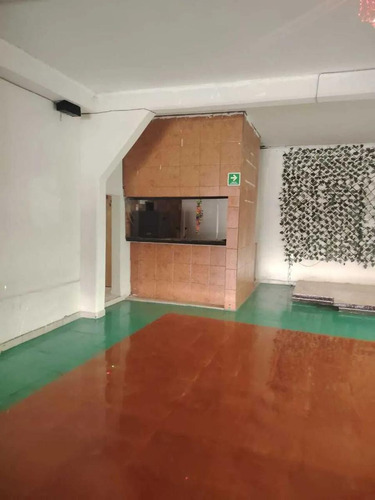 Renta De Local Comercial En Av. Lago De Guadalupe, Con Departamento Incluido