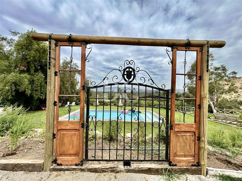 Casa En Venta De 2 Dorm. En Colina