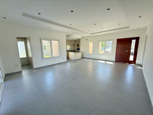 Casa En Una Planta En Venta En Barrio Privado San Felipe, Canning. Oportunidad!!!