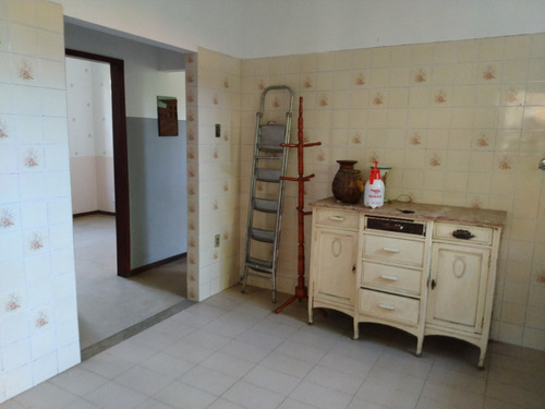 Duas Casas: Três Quartos E Dois Quartos No Mesmo Terreno