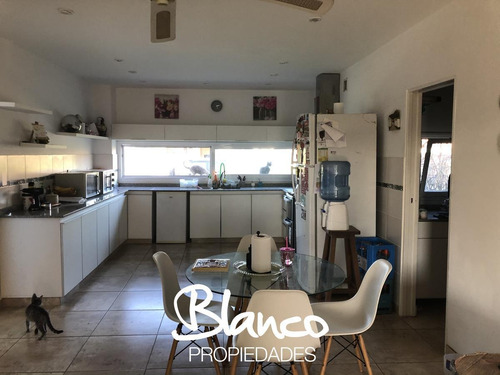 A Laguna! Venta De Excelente Propiedad De Dos Plantas Dentro Del Barrio San Matías