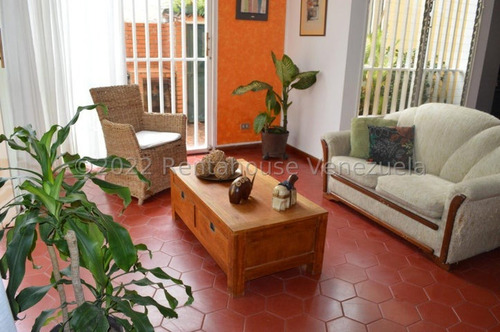 Casa En Perfecto Estado Ubicada En Calle Ciega, En La Florida Nb-245020