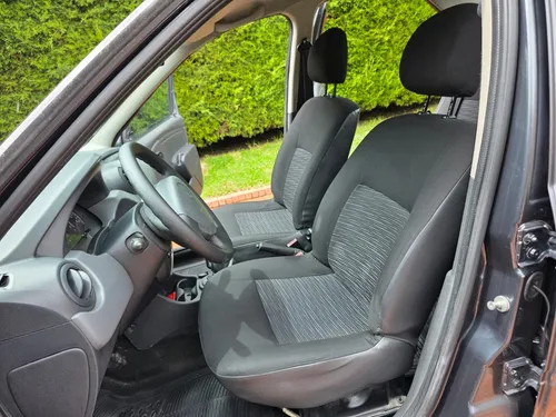 Renault Logan 1.4 Familiar Mt 2014