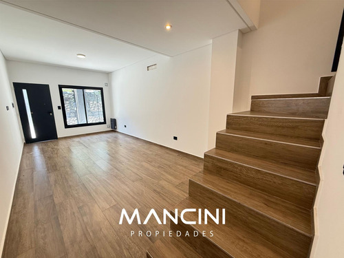 Triplex En Venta De 4 Ambientes - Villa Ballester Centro