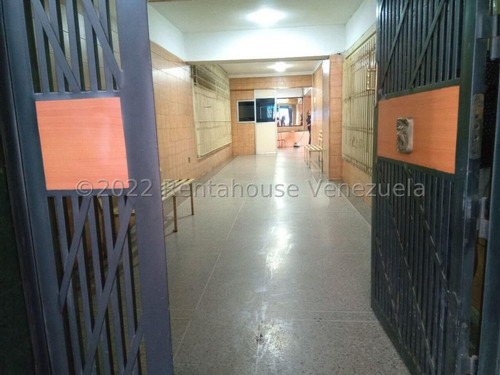 Imagen 1 de 13 de Apartamento En Venta Av. Constitucion Maracay 22-24115 Ag
