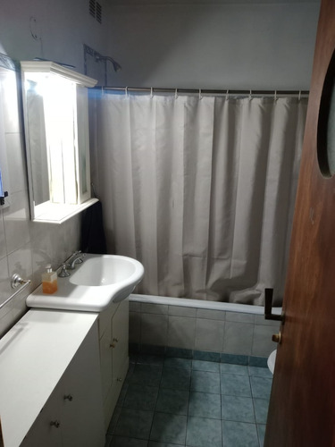 Venta Ph De 2 Ambientes Amplios- Terraza Y Parrilla En Flores