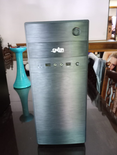 Pc Amd Ryzen 3 2200g 1tb Hdd 8gb Ram + Teclado Y Mouse (Usado)