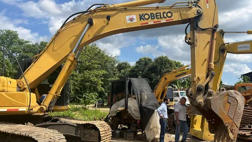 Vendo O Permuto Retroexcavadora Kobelco 350 Ubicada Villavic