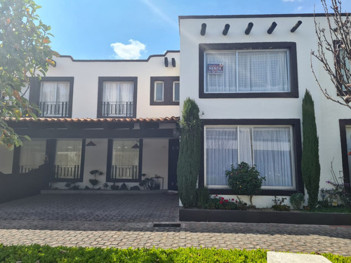 Venta Casa En Residencial Las Palmas, Muy Completa, Cochera Techada, 3 Habit, Cerca  De Galerías Y Universidad Uvm