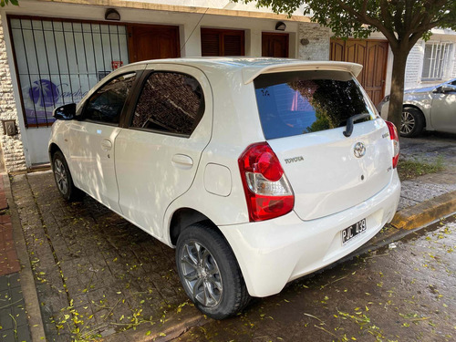 Toyota Etios 2015 1.5 Xs 5 P