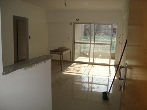 Imagen 5 de 15 de Departamento De 2 Ambientes Al Frente Con Balcon