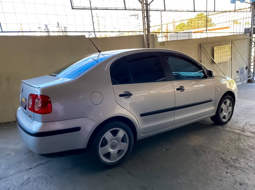 Imagem 11 de 12 de Volkswagen Polo Sedan 1.6 Mi Comfortline 8v Flex 4p Manual