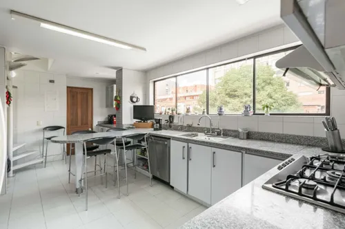 Apartamento En Venta En El Chicó. Cod V19948