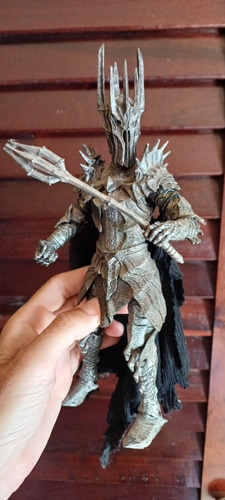 Sauron - Estátua Articulada Com Voz E Led (bateria) - Toybiz