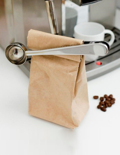 Imagen 3 de 6 de Pinza Para Cerrar Bolsa Con Cuchara Para El Café 2 En 1