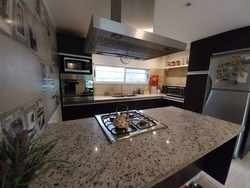 Imagen 12 de 26 de Casa De Estilo Minimalista