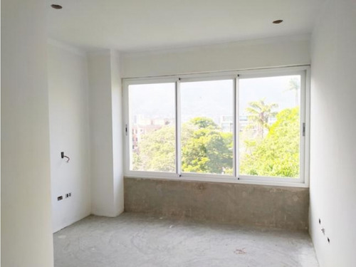 Hermoso Ph En Venta En Lomas De Las Mercedes 244m2 3h+s/4b+s/4p