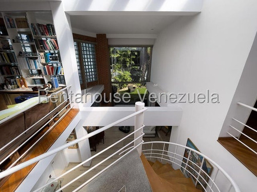 Espectacular Casa, Amplia Y Con Premio De Arquitectura En Santa Paula #25-10888 Ricardo Romero