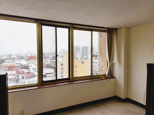 Imagen 4 de 12 de Oficina Fresca Y Ventilada En Edificio Colseguros En Centro De Bucaramanga Piso 14 Recién Remodelada