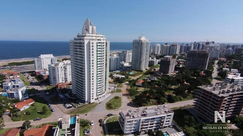 Apartamento En Venta De 2 Dormitorios En Playa Brava , Punta Del Este 