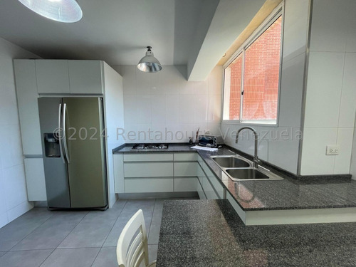 Apartamento En Venta  Urb. Sebucan Caracas. 24-23688 Yf