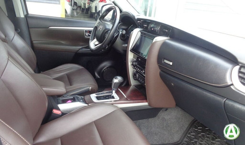 Toyota Hilux Sw4 Srx 4x4 At 7 Asientos/cuero