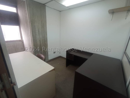 En Alquiler Estupendo Local Comercial Ubicado En El Recreo