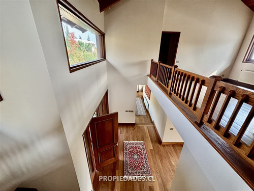 Casa En Venta De 5 Dorm. En Lo Barnechea