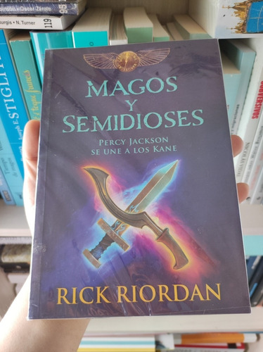 Libro Magos Y Semidioses - Rick Riordan 