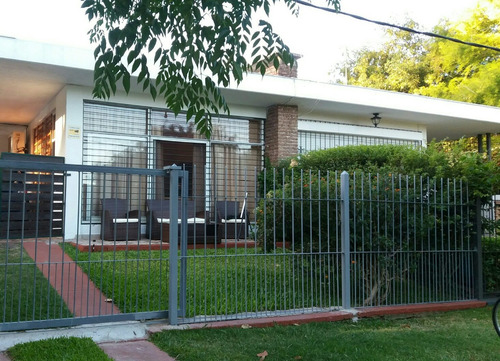 Casa En Atlántida Comoda Y Segura,2 Cuadras Playa,4delcentro