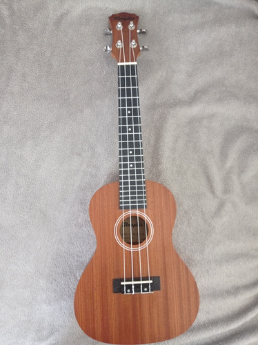 Ukelele Memphis Kusp Concert Sapele Con Funda