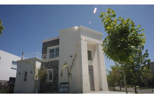 Casa En Venta En Los Alisos, Nordelta, Tigre!