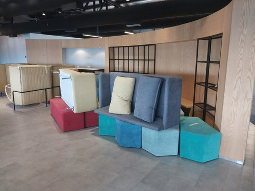 Amplio Inmueble Para Uso Comercial 1.400 Mt En Una Sola Planta