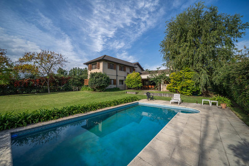Venta Casa En Bella Vista En Barrio Cerrado