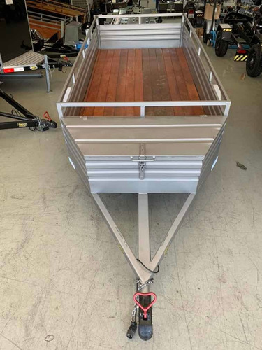 Carretinha Fazendinha 2.50 X 1.25 X 0.40 Com Bau - Cap 700kg