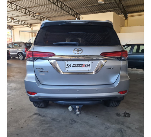 Toyota Hilux SW4 2.8 SRX 4X4 7 LUGARES 16V TURBO INTERCOOLER DIESEL 4P AUTOMÁTICO