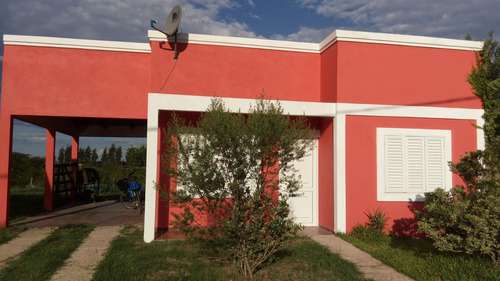 Imagen 1 de 4 de Terreno Con Dos Propiedades, Acto Para Vivienda Permanente.