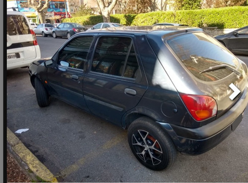 Imagen 2 de 3 de Ford Fiesta 2002 1.8 Clx D Ln