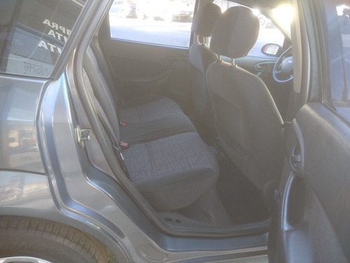 Ford Focus 1.6 Ambiente 2004