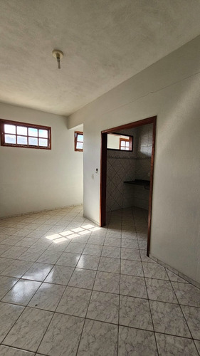 Prédio Com Três Apartamentos Por R$650.000,00