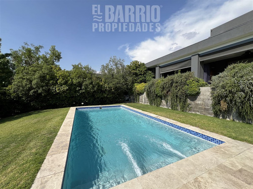 Casa En Venta De 5 Dorm. En Piedra Roja, Chicureo