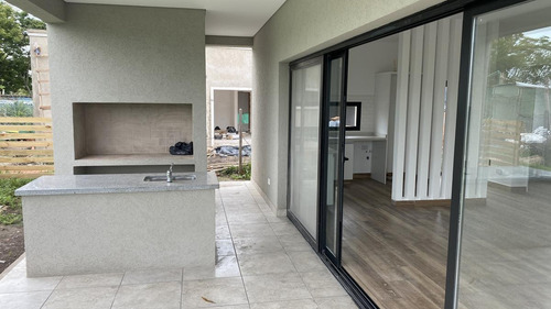 Imagen 3 de 14 de Casa En Una Planta A La Venta -barrio Santa Elena, Pilar Del Este