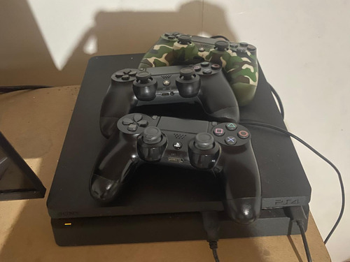Playstation 4  Memoria 1 Tera Con 3 Joystick Y 13 Juegos (Usado)