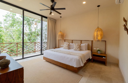 Villa De 4 Recamaras, Alberca Privada, Acabados De Lujo, Cuarto En Planta Baja, Pre-construccion En Venta Aldea Zama, Tulum.