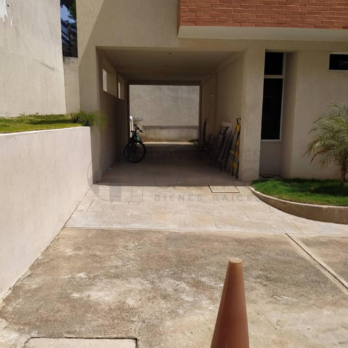 En Venta Excelente Townhouse En Obra Gris. Ideal Para Quienes Buscan Un Espacio Personalizable. Ubicado En El Conj. Resd. Prada Park. Puerto Ordaz, Edo. Bolivar