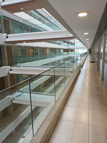 Oficina En Arriendo 2p/1r/1b/1e. Distrito Estoril/las Condes