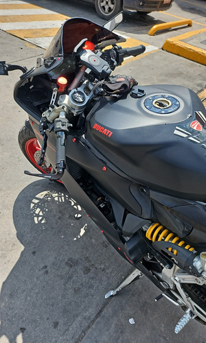 Ducati Panigale 899 V2